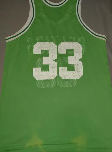 Regata oficial licenciada da NBA fabricada pela Spalding do Boston Celtics n° 33