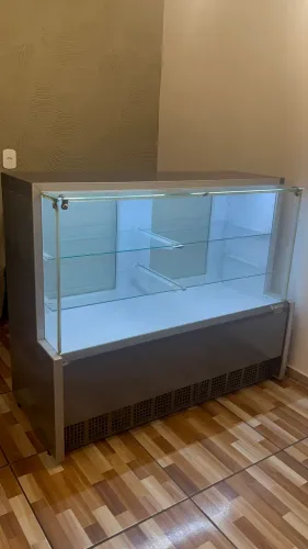 Vitrine neuta Gelopar - linha Aurora