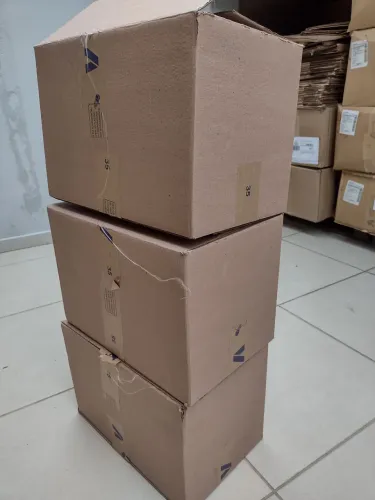 Caixas de papelão para envios e afins