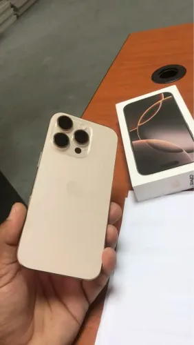 iPhone 16 Pro Max - 256GB - Gold