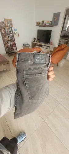 Calça Levi's original feminina tam 34 - lycra, caladinha no corpo