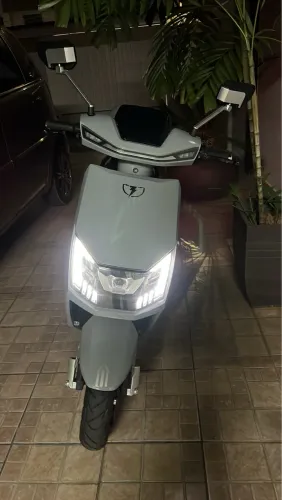 Moto Eletrica Scooter cinza