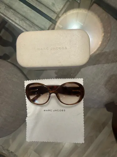 óculos vintage Marc Jacobs modelo oversize na cor marrom tartaruga