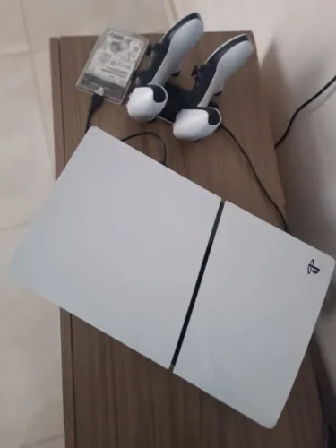 PS5 1TB mídia física + 2 controles + base + HD externo