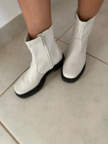 Bota feminina de couro legítimo