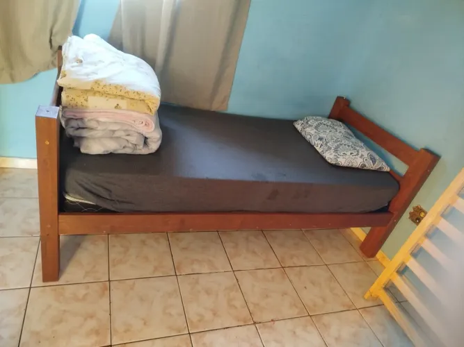 Cama semi nova 