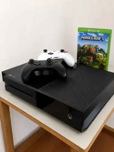 Xbox One 500GB + 2 Controles Originais + 4 Jogos