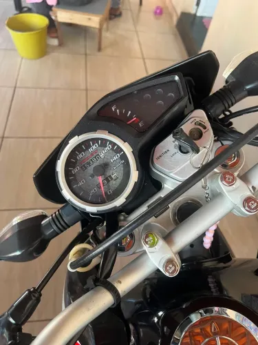 Moto conservada de mulher única dona