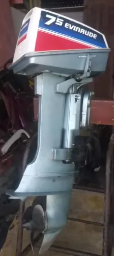 Motor de Popa Evinrude 75 HP - Revisado e Pronto para Uso