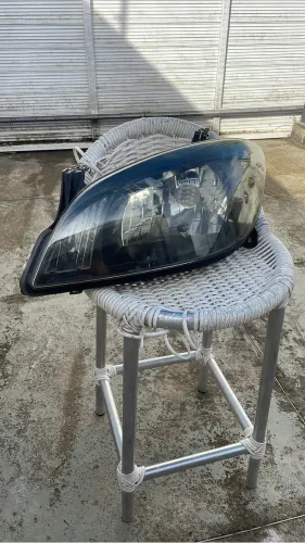 Farol Celta lado motorista 