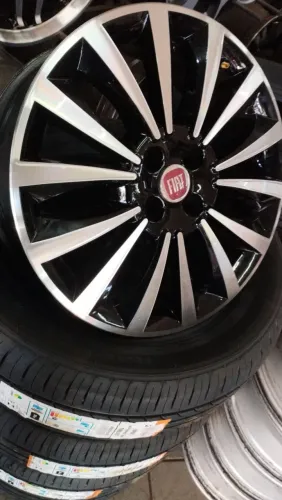 Rodas do Fiat linha aro 17 com pneu 205/40 17novo