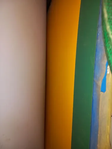 Chapas de fórmica coloridas e acrilico leitoso