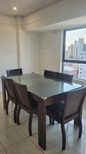 Mesa de jantar com 6 cadeiras