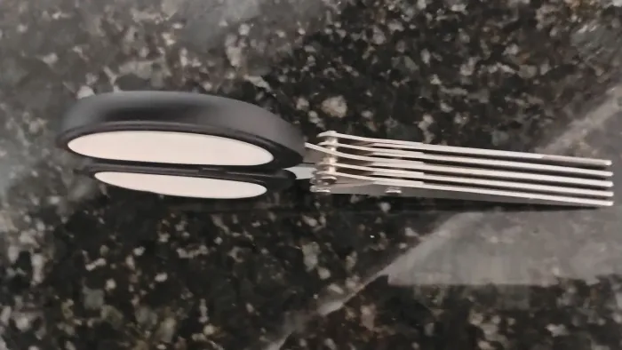 Tesoura Corta e Pica Para Temperos Ervas Saladas 5 Lâminas 