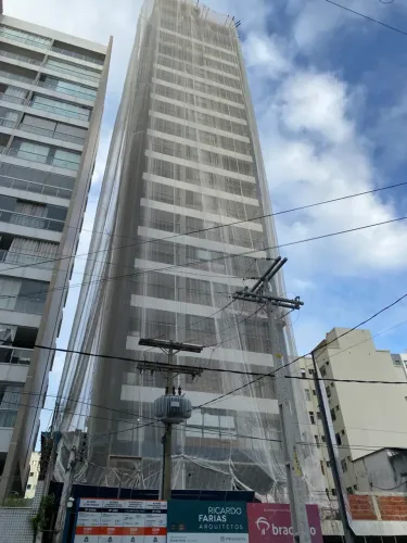 Apartamento tipo estúdio no Porto da Barra por 399 mil - Novo e lindo
