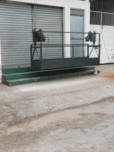 Plataforma suspensa manual 3 M com cabos de aço. R$ 8.000,00