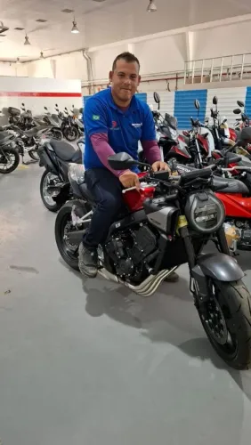 Moto nova  ainda na garantia de fábrica 