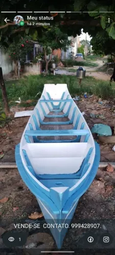 Vende-se barco de madeira