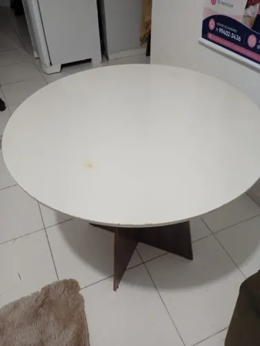 Mesa e cadeira