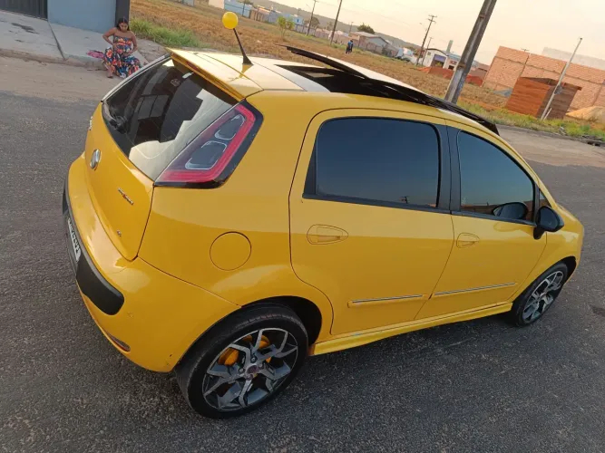 Fiat Punto Sporting 1.8 Flex 8v/16v 5P 2014