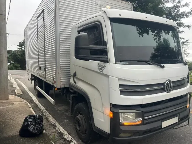VW 11.180 Delivery 2020 Baú 6,20m Completo