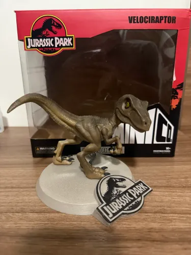 Jurassic park velociraptor iron studios minico