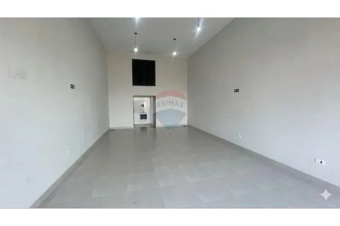 Sala comercial 63m² para locação em Firenze, SBO