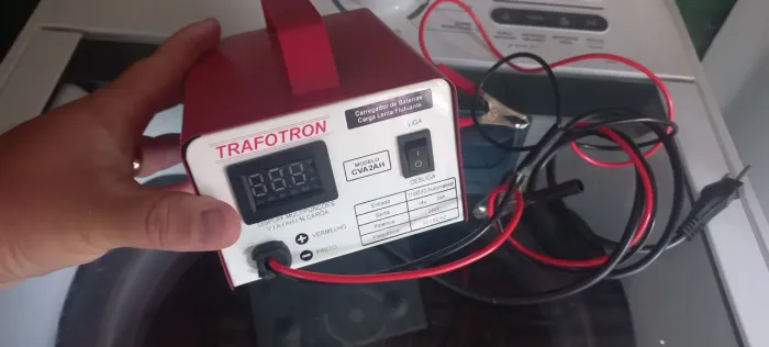 Carregador automotivo novo