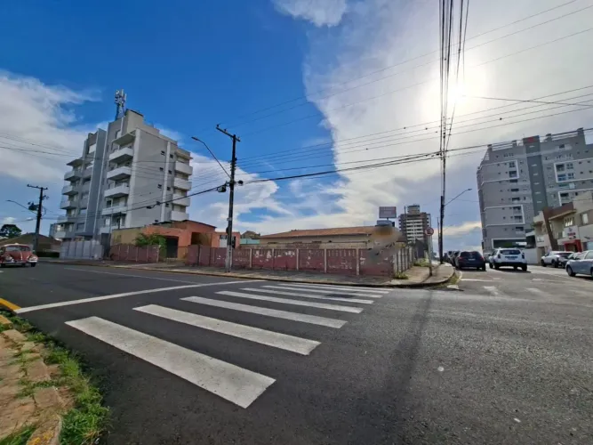 TERRENO A VENDA NO ÓRFAS