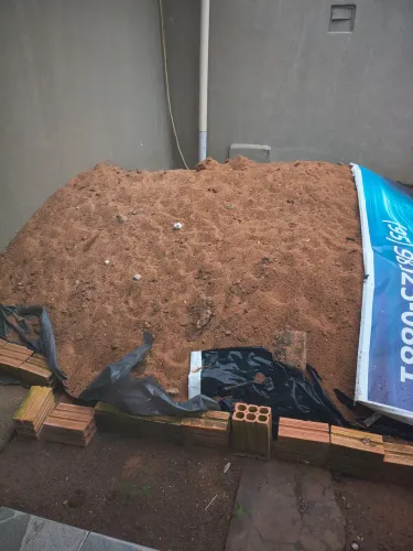 Vende-se Areia e Seixo menor preço da cidade pra terminar sua obra.