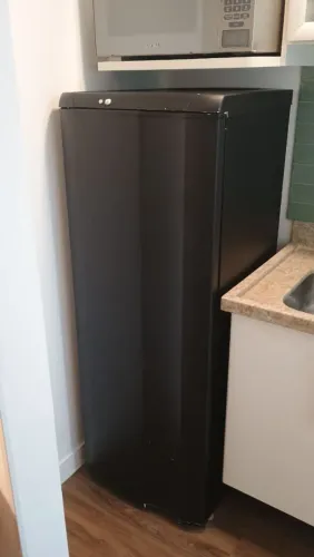Vendo geladeira Eletrolux 240 litros em perfeito estado 650 reais!!!