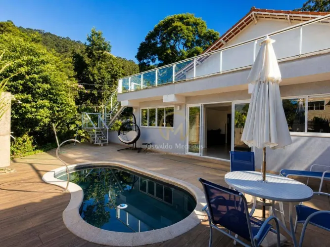 CASA CONTEMPORÂNEA DE ALTO PADRÃO NO RETIRO