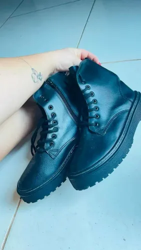 VENDO DUAS BOTAS 35/38