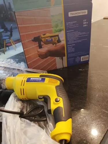 Vende-se furadeira zerada lacrada