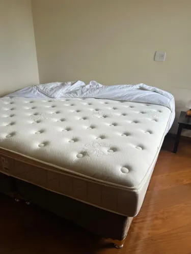 Cama King seminova