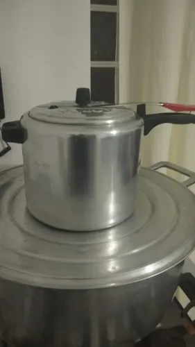 Panela de Pressão 10 Litros - ótimo estado