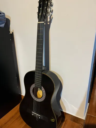 Violão seminovo Queen?s