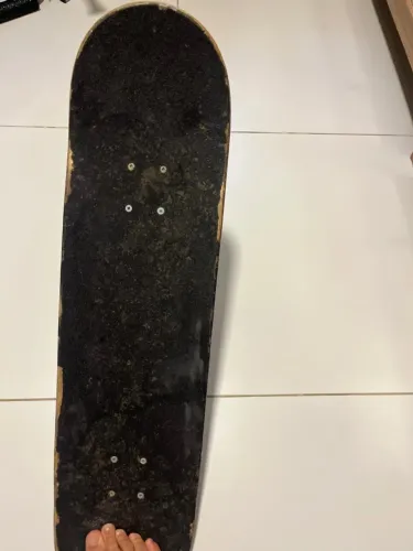Skate semi profissional shape e rodas excelentes
