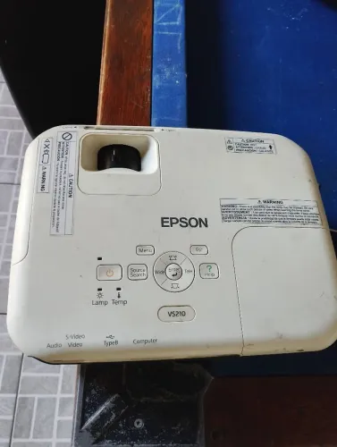 Vendo projetor Epson 220v com lâmpada Nova.