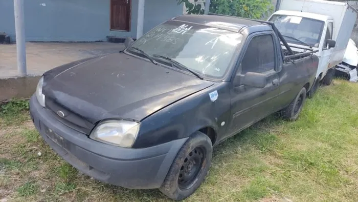 Sucata Ford Courier 1.6 2003 2004 Para Retirada de Peças