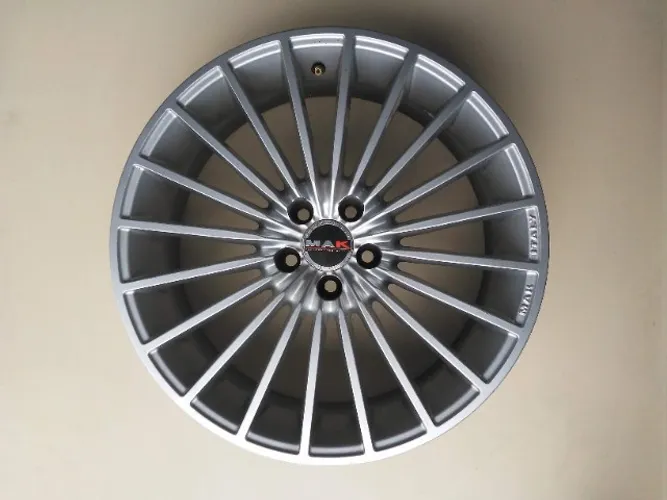 Rodas Esportivas Aro 18  Mak Volare 5x100 18x7 35 Prata Seminova JG38