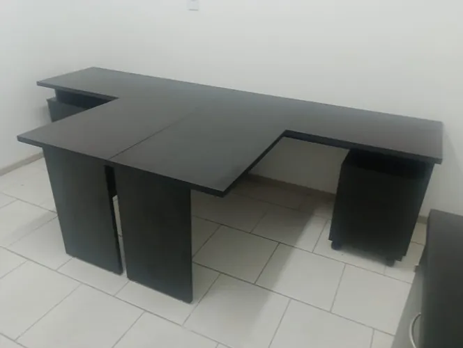 MOVEI 2 mesas em L+2 gaveteiros pretos seminovos ****leia a descrição