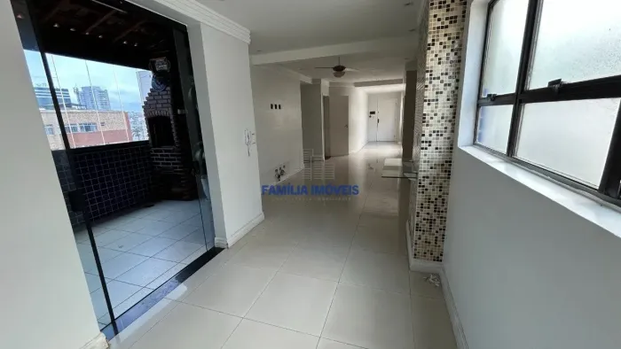 Cobertura com 3 quartos e varanda gourmet em São Vicente