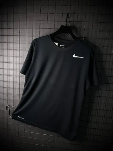 Camiseta Nike Dri-FIT Masculina - Preta