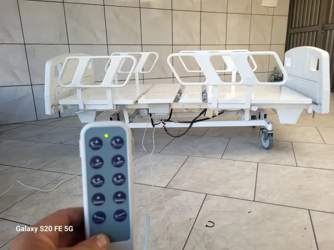 Cama hospitalar elétrica com elevação de altura