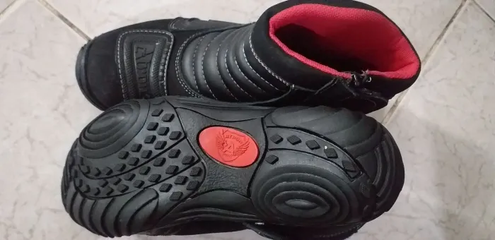 Bota para motociclismo cano curto semi impermeável nova