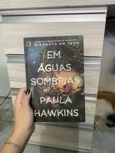 Em Águas Sombrias - Paula Hawkins