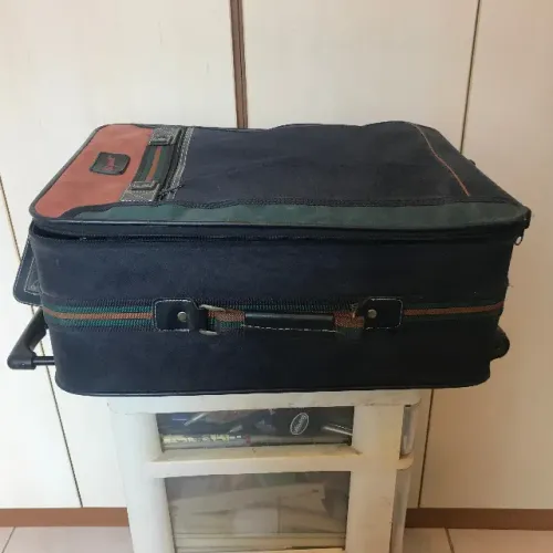 Vendo mala com saldo de 72 rolos de fitas festivas e 3 linhas supremo