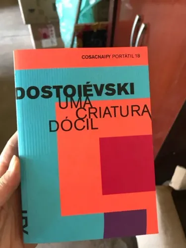 Livro Uma Criatura dócil