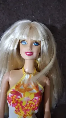 Barbie impecável linda msm só falta a caixa